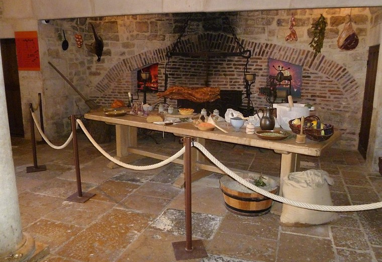 De keuken in Château du Clos de Vougeot (Wijn uit Bourgogne)